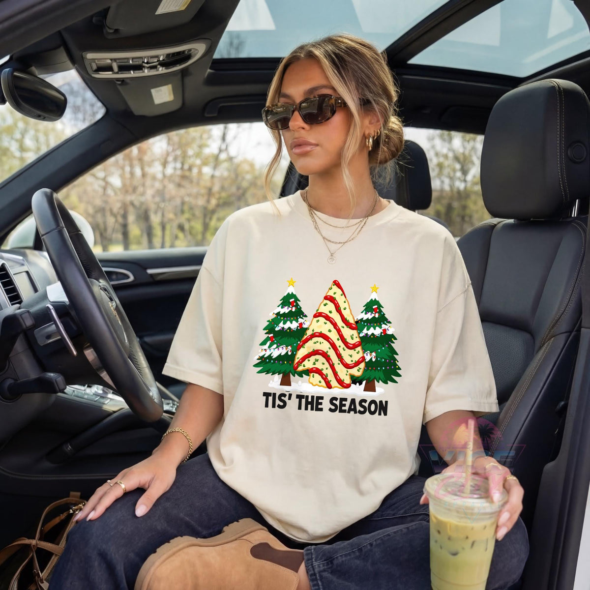 Tis The Season Christmas Tree Cake Shirt, Funny Christmas Snack Cake Tee, Retro Holiday T-Shirt, Comfort Colors Xmas Graphic Tee for Her