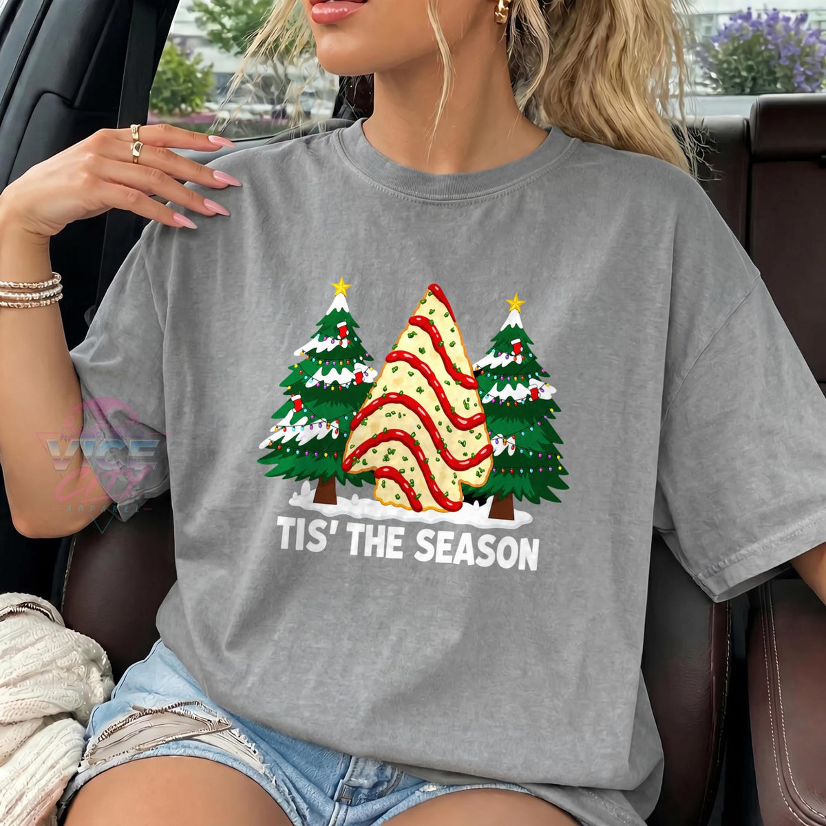 Tis The Season Christmas Tree Cake Shirt, Funny Christmas Snack Cake Tee, Retro Holiday T-Shirt, Comfort Colors Xmas Graphic Tee for Her