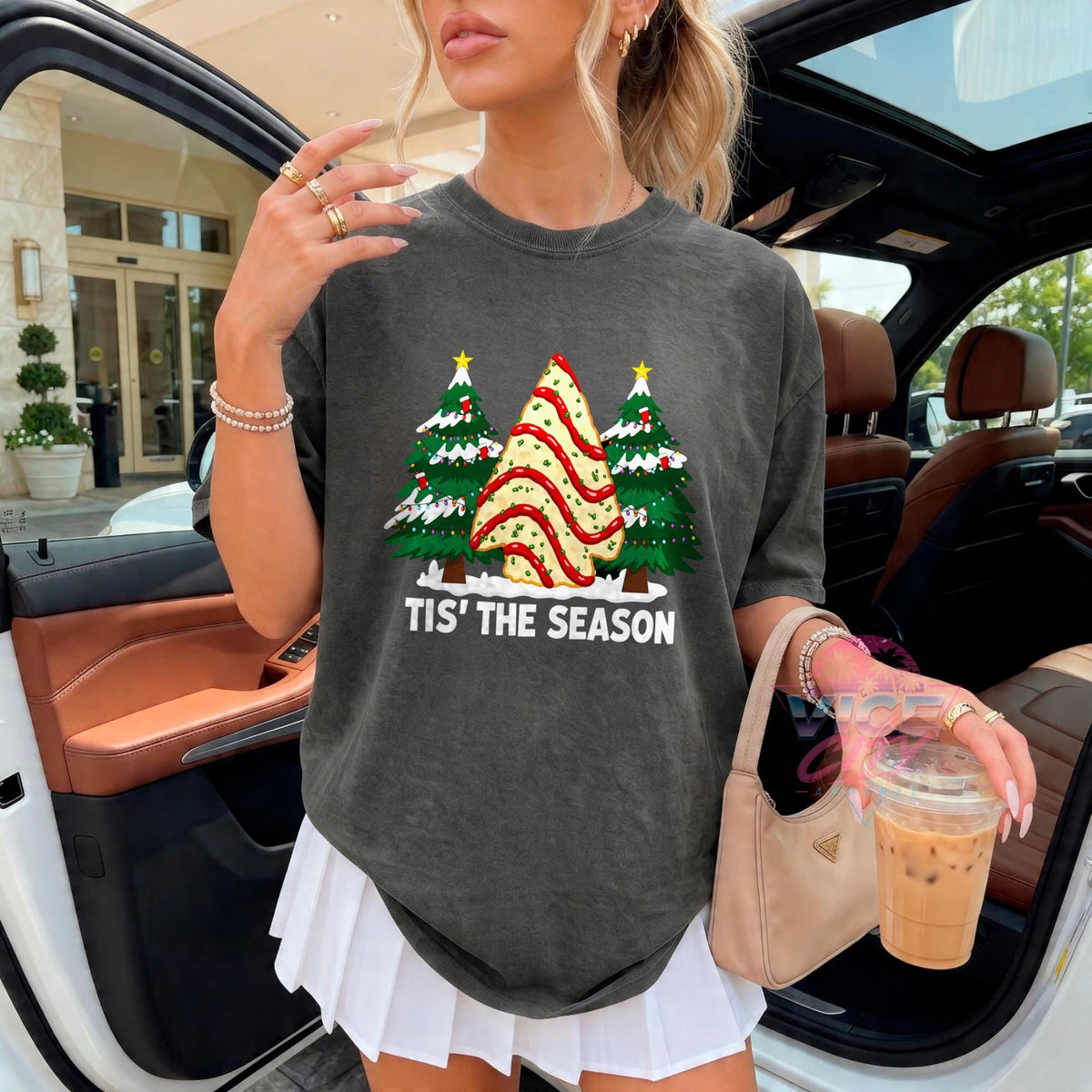 Tis The Season Christmas Tree Cake Shirt, Funny Christmas Snack Cake Tee, Retro Holiday T-Shirt, Comfort Colors Xmas Graphic Tee for Her